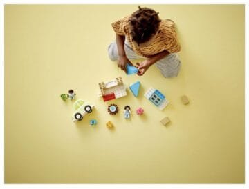 LEGO DUPLO Family House on Wheels Set