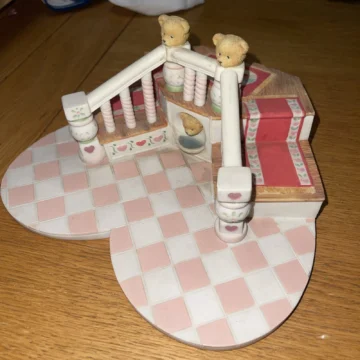 Cherished Teddies Sweetheart Ball Display